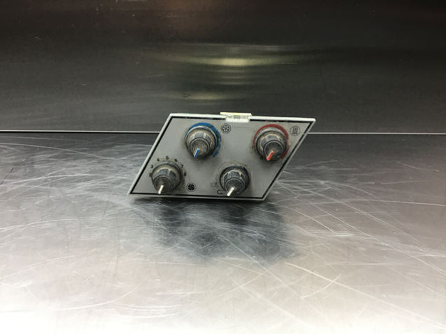 Liebherr Operating Panel - Ταμπλό αυτοκινήτου: φωτογραφία 1 Liebherr Operating Panel - Ταμπλό αυτοκινήτου: φωτογραφία 1