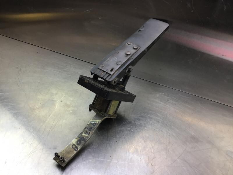 Liebherr Pedal - Πετάλι: φωτογραφία 1 Liebherr Pedal - Πετάλι: φωτογραφία 1