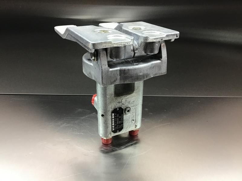 Liebherr Pilot Control Unit - Πετάλι: φωτογραφία 2 Liebherr Pilot Control Unit - Πετάλι: φωτογραφία 2