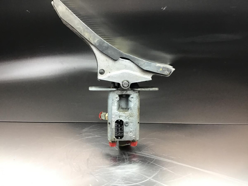 Liebherr Pilot Control Unit - Πετάλι: φωτογραφία 1 Liebherr Pilot Control Unit - Πετάλι: φωτογραφία 1