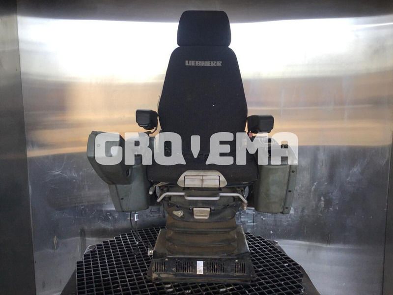 Liebherr R926 COMP / R946 LC / R946 LC-V - Kάθισμα: φωτογραφία 2 Liebherr R926 COMP / R946 LC / R946 LC-V - Kάθισμα: φωτογραφία 2
