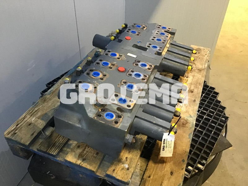 Liebherr R954C / R956 / R960 - Κυλινδροκεφαλή: φωτογραφία 3 Liebherr R954C / R956 / R960 - Κυλινδροκεφαλή: φωτογραφία 3
