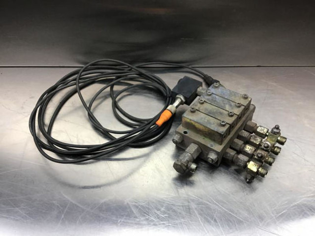 Liebherr Valve Distribution Block - Υδραυλικό: φωτογραφία 1 Liebherr Valve Distribution Block - Υδραυλικό: φωτογραφία 1