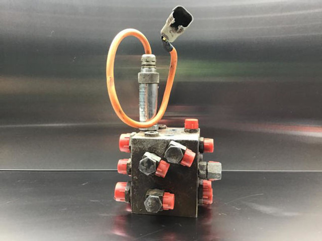 Liebherr Valve Distribution Block - Υδραυλικό: φωτογραφία 2 Liebherr Valve Distribution Block - Υδραυλικό: φωτογραφία 2