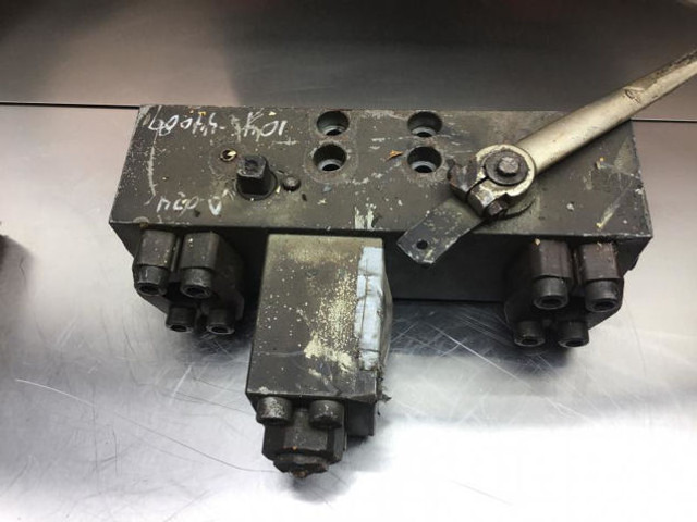 Liebherr Valve Distribution Block - Υδραυλικό: φωτογραφία 5 Liebherr Valve Distribution Block - Υδραυλικό: φωτογραφία 5