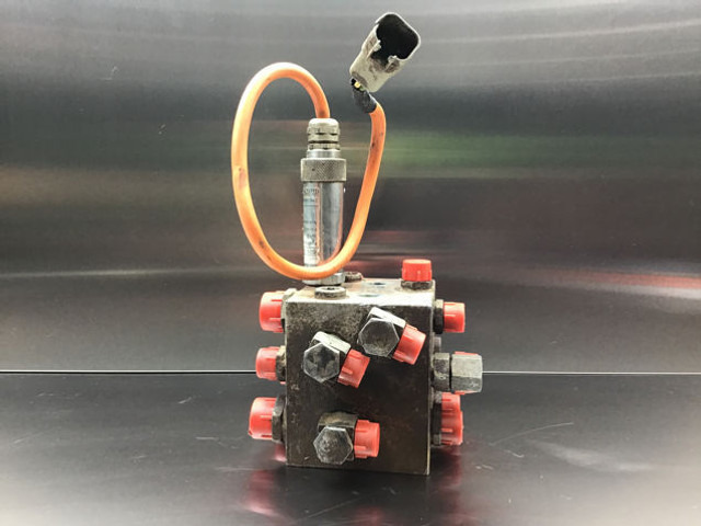 Liebherr Valve Distribution Block - Υδραυλικό: φωτογραφία 1 Liebherr Valve Distribution Block - Υδραυλικό: φωτογραφία 1