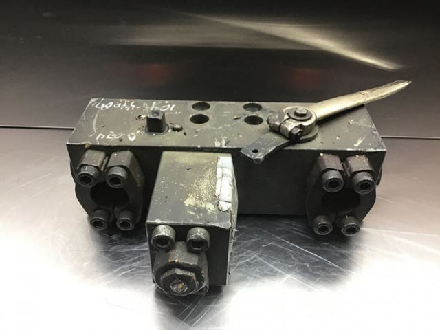 Liebherr Valve Distribution Block - Υδραυλικό: φωτογραφία 4 Liebherr Valve Distribution Block - Υδραυλικό: φωτογραφία 4