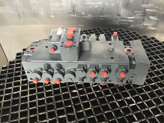 Liebherr Valveblock - Υδραυλικό: φωτογραφία 1 Liebherr Valveblock - Υδραυλικό: φωτογραφία 1