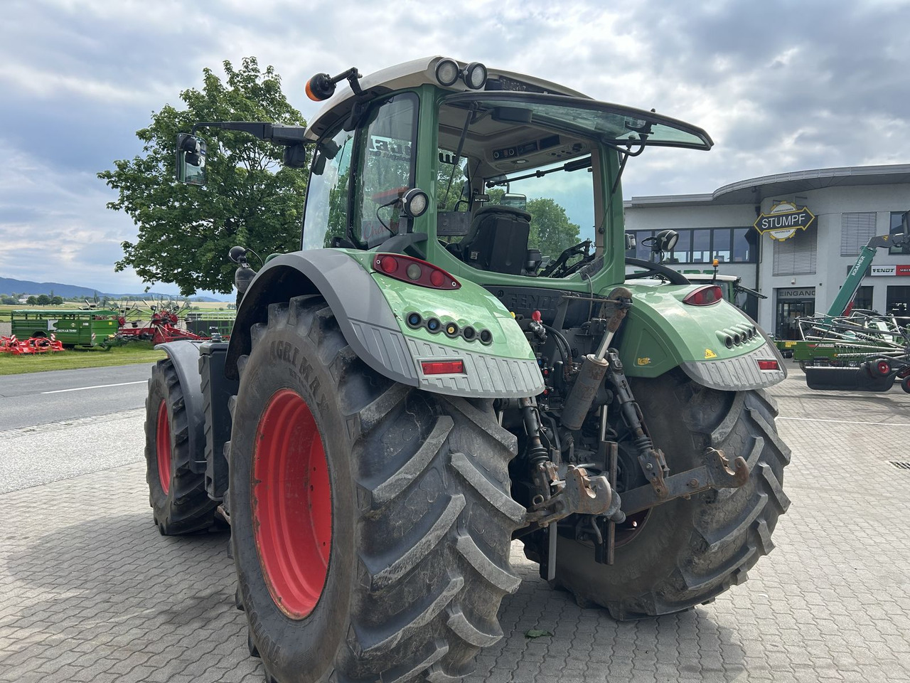 Fendt 724 Vario - Τρακτέρ: φωτογραφία 4 Fendt 724 Vario - Τρακτέρ: φωτογραφία 4