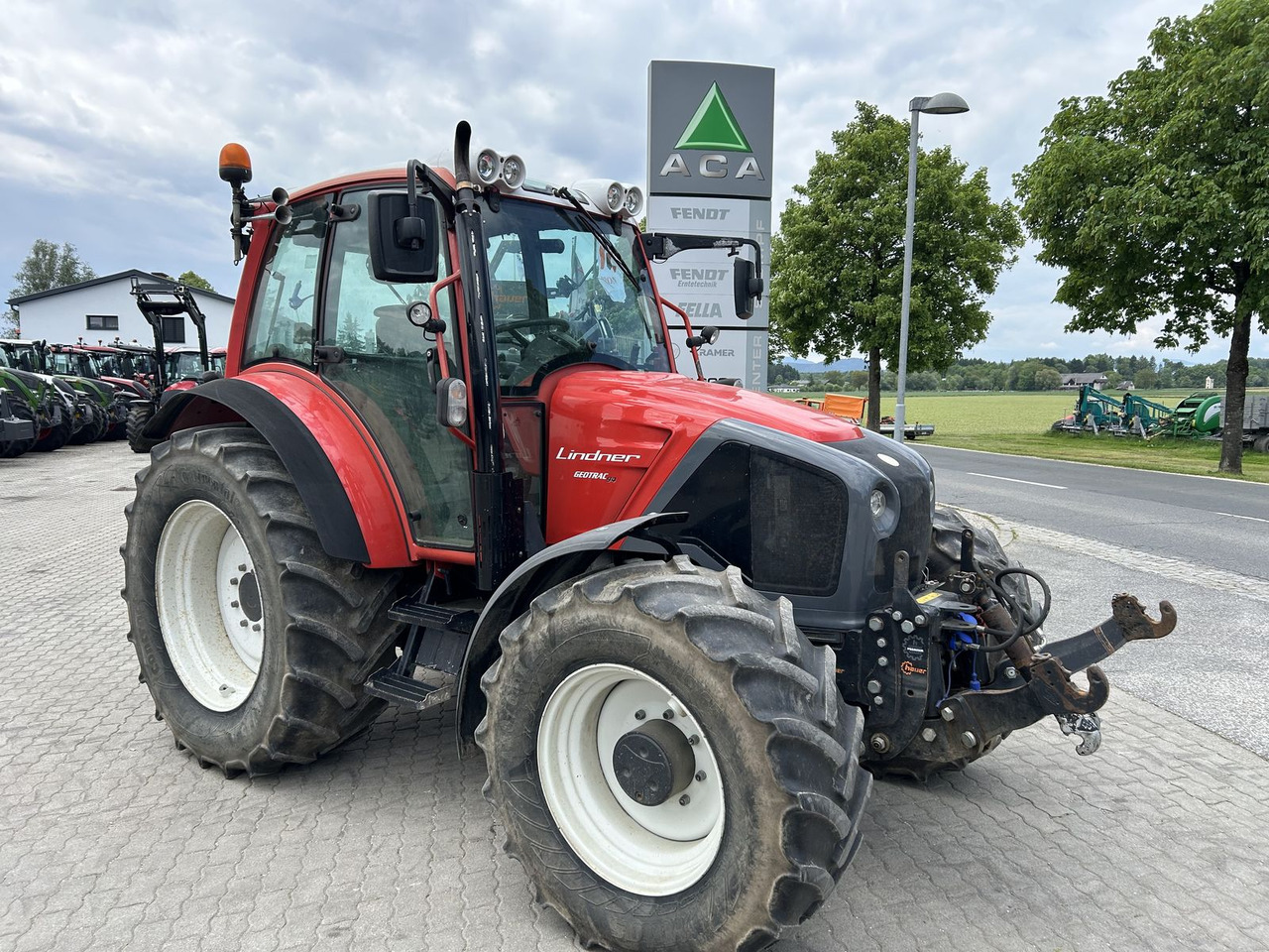 Lindner Geotrac 94 - Τρακτέρ: φωτογραφία 1 Lindner Geotrac 94 - Τρακτέρ: φωτογραφία 1