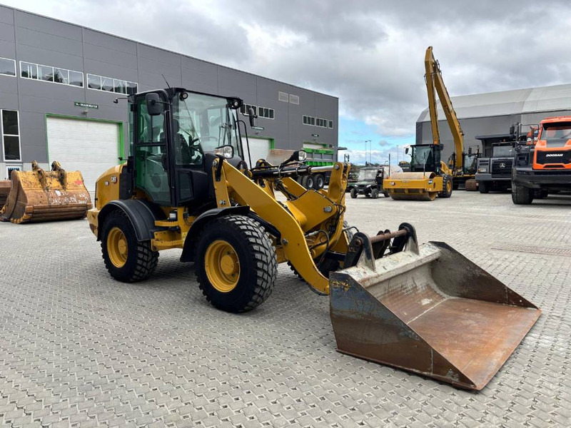 Cat 908 M - Ελαστιχοφόρος φορτωτής: φωτογραφία 2 Cat 908 M - Ελαστιχοφόρος φορτωτής: φωτογραφία 2