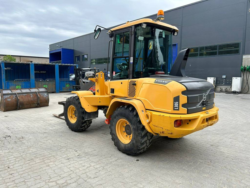 Volvo L 30 G - Ελαστιχοφόρος φορτωτής: φωτογραφία 3 Volvo L 30 G - Ελαστιχοφόρος φορτωτής: φωτογραφία 3