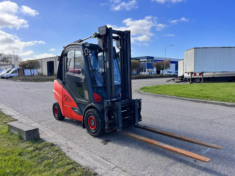 Linde H30T-02 - Υγραεριοκίνητο περονοφόρο: φωτογραφία 3 Linde H30T-02 - Υγραεριοκίνητο περονοφόρο: φωτογραφία 3