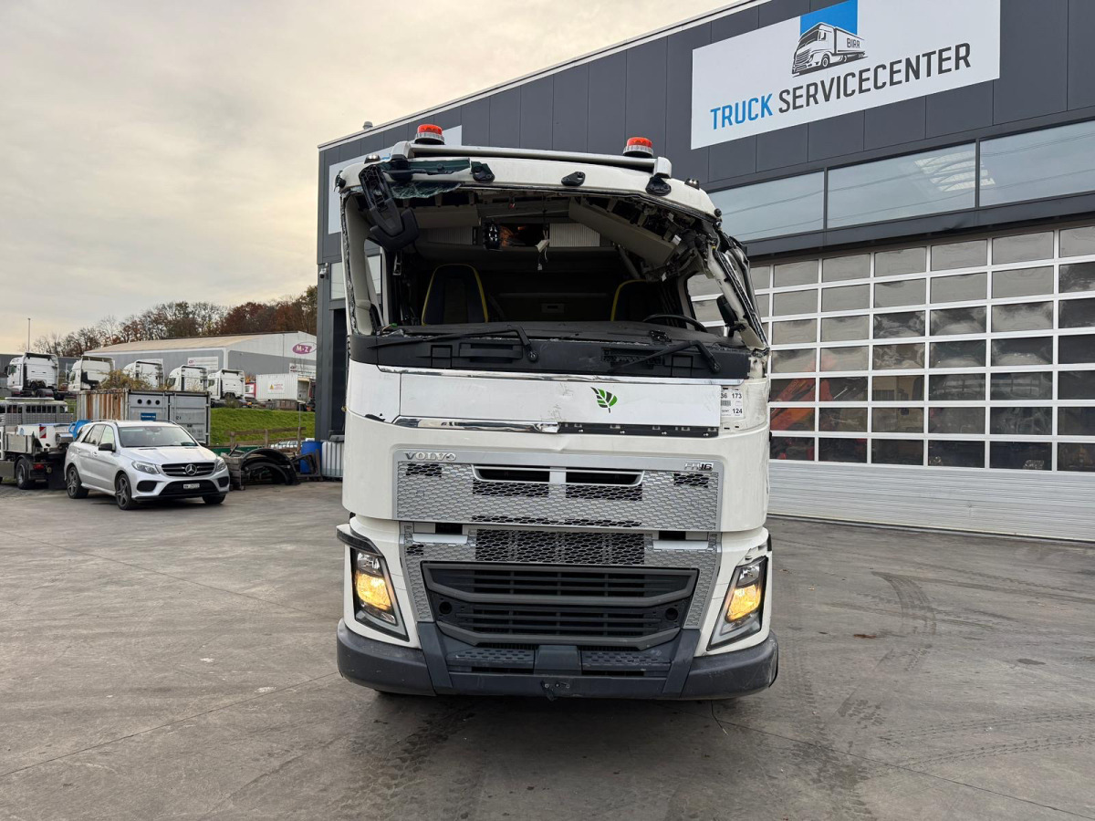 VOLVO FH16-650 6x6 X-Track Unfall - Φορτηγό σασί: φωτογραφία 2 VOLVO FH16-650 6x6 X-Track Unfall - Φορτηγό σασί: φωτογραφία 2