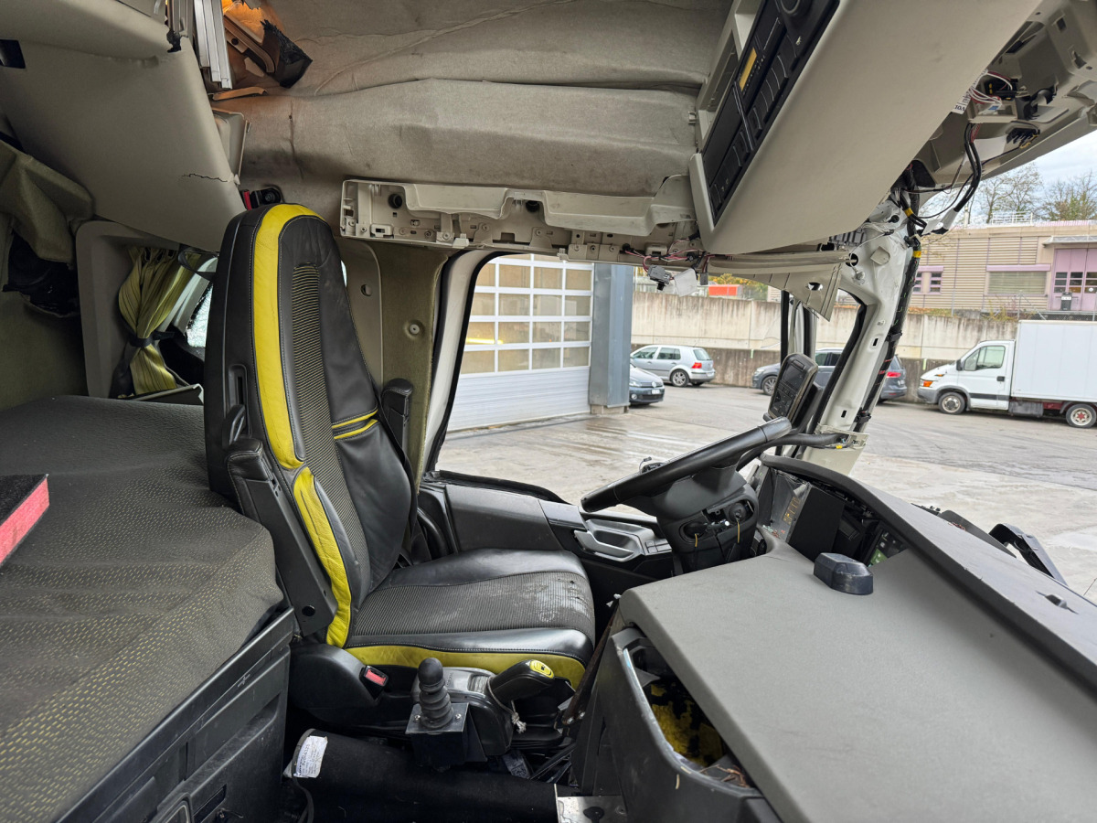 Φορτηγό σασί VOLVO FH16-650 6x6 X-Track Unfall: φωτογραφία 13
