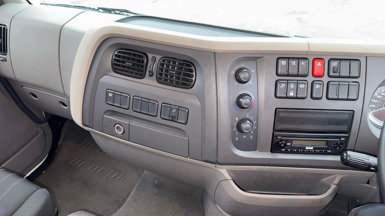 Φορτηγό μουσαμάς DAF LF 180: φωτογραφία 7