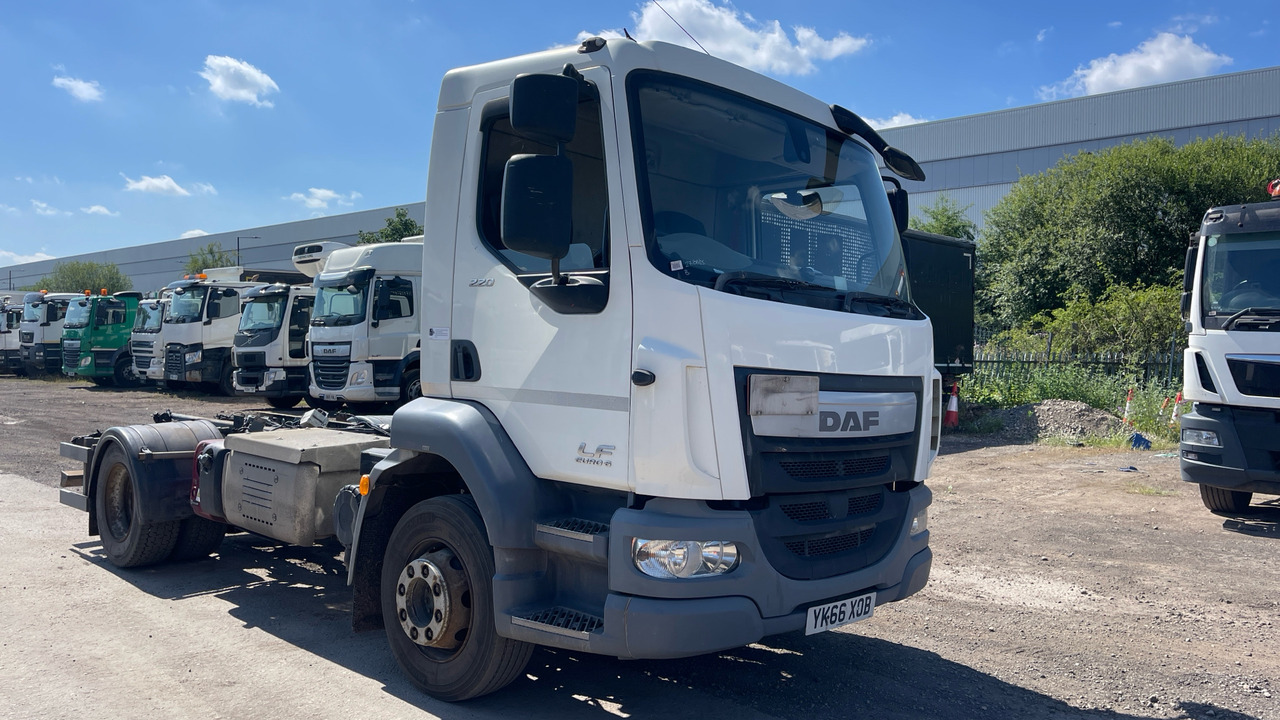 DAF LF 220 - Φορτηγό σασί: φωτογραφία 1 DAF LF 220 - Φορτηγό σασί: φωτογραφία 1