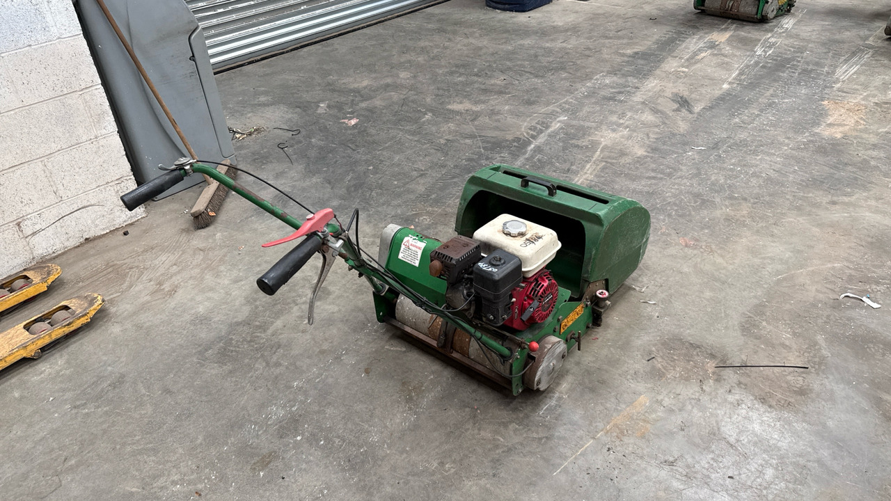 DENNIS FT20 PEDESTRIAN CYLINDER MOWER WITH 9K UNIT AND GRASS BOX - Χλοοκοπτικό: φωτογραφία 4 DENNIS FT20 PEDESTRIAN CYLINDER MOWER WITH 9K UNIT AND GRASS BOX - Χλοοκοπτικό: φωτογραφία 4