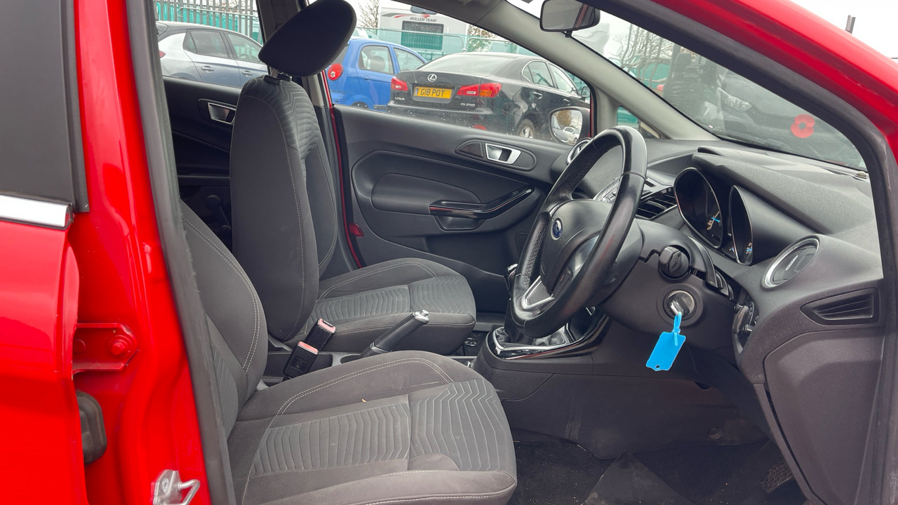 FORD FIESTA 1.0 ECO BOOST - Hatchback: φωτογραφία 5 FORD FIESTA 1.0 ECO BOOST - Hatchback: φωτογραφία 5