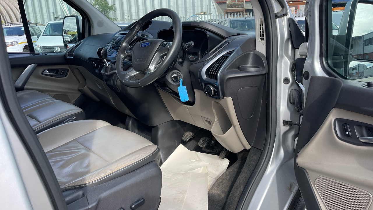 FORD TOURNEO CUSTOM 300 2.2 TDCi 125PS - Μικρό λεωφορείο, Επιβατικό βαν: φωτογραφία 5 FORD TOURNEO CUSTOM 300 2.2 TDCi 125PS - Μικρό λεωφορείο, Επιβατικό βαν: φωτογραφία 5