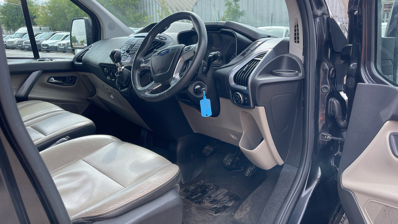 FORD TOURNEO CUSTOM 300 2.2 TDCi 125PS - Μικρό λεωφορείο, Επιβατικό βαν: φωτογραφία 5 FORD TOURNEO CUSTOM 300 2.2 TDCi 125PS - Μικρό λεωφορείο, Επιβατικό βαν: φωτογραφία 5