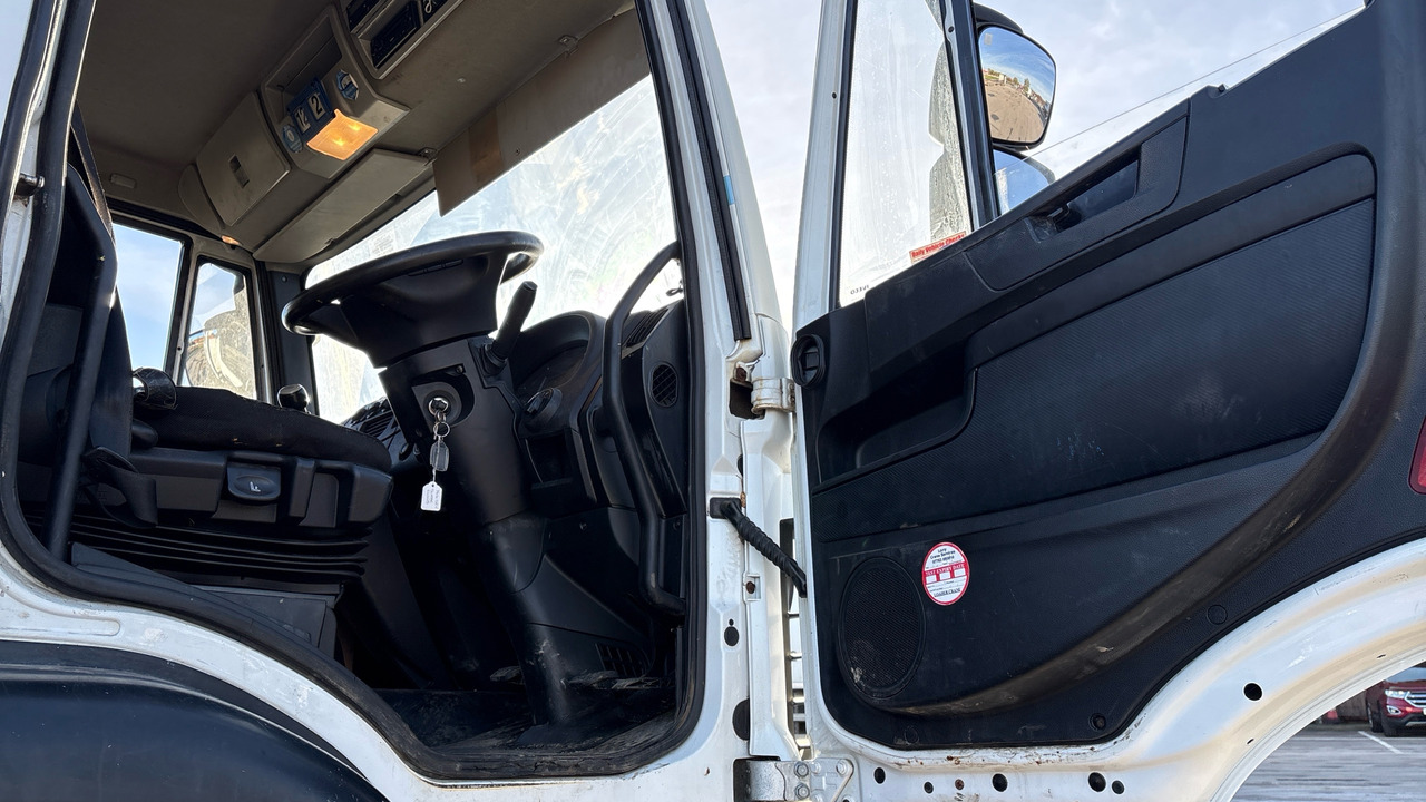 IVECO EUROCARGO 120-190 - Φορτηγό με ανοιχτή καρότσα, Φορτηγό με γερανό: φωτογραφία 5 IVECO EUROCARGO 120-190 - Φορτηγό με ανοιχτή καρότσα, Φορτηγό με γερανό: φωτογραφία 5