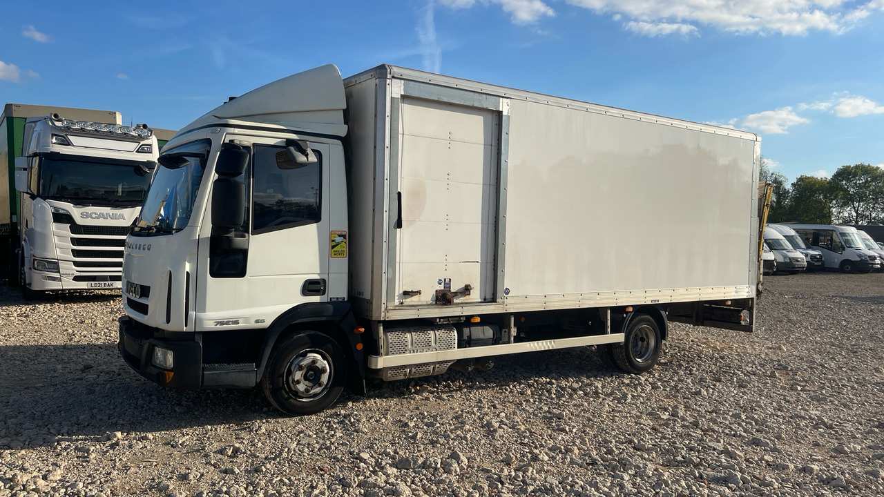 Iveco Eurocargo 75E16 - Φορτηγό κόφα: φωτογραφία 2 Iveco Eurocargo 75E16 - Φορτηγό κόφα: φωτογραφία 2