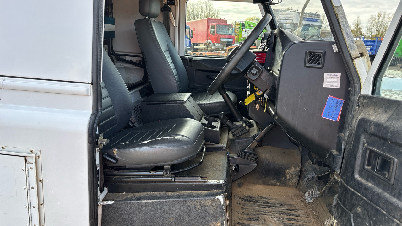 Land Rover Defender 110 2.2 TDCI Hard Top - Αυτοκίνητο: φωτογραφία 5 Land Rover Defender 110 2.2 TDCI Hard Top - Αυτοκίνητο: φωτογραφία 5