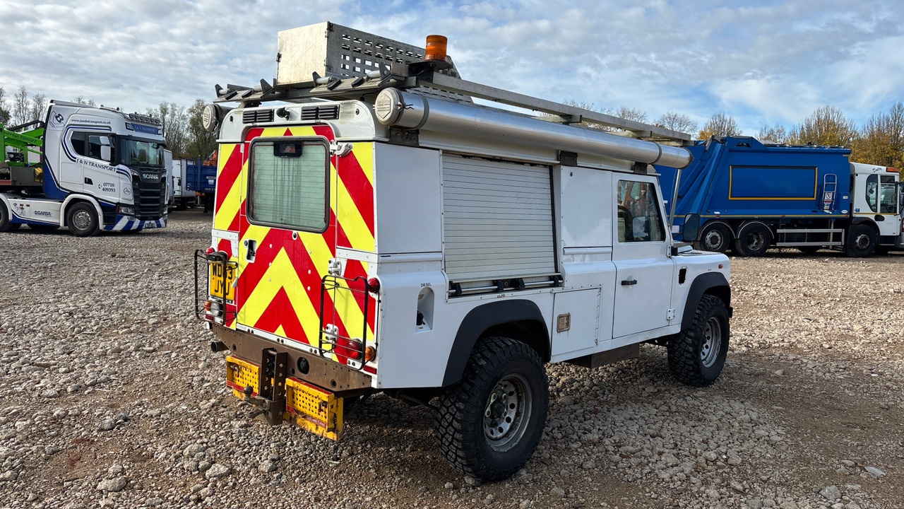 Land Rover Defender 110 2.2 TDCI Hard Top - Αυτοκίνητο: φωτογραφία 4 Land Rover Defender 110 2.2 TDCI Hard Top - Αυτοκίνητο: φωτογραφία 4