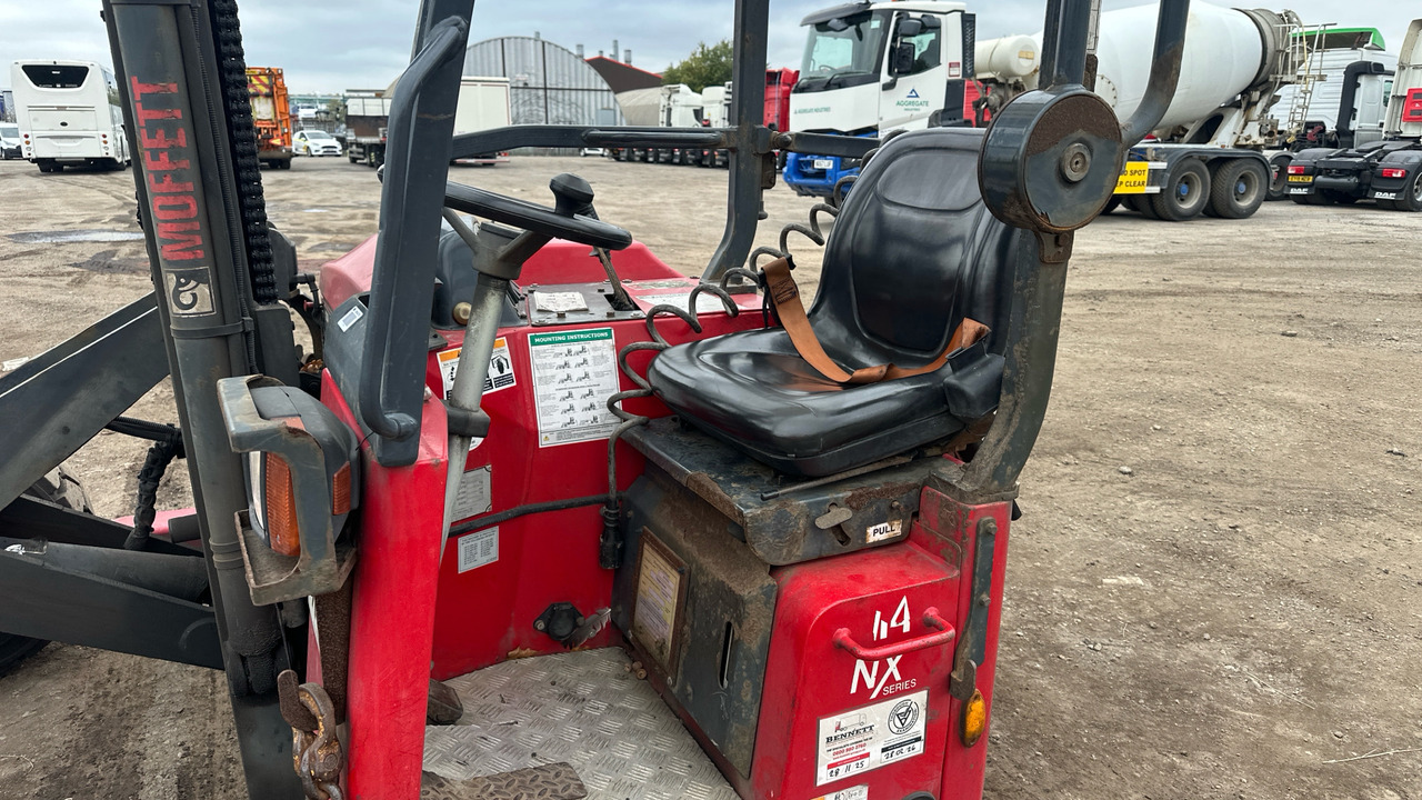 MOFFETT M4 20.3 - Περονοφόρο επί φορτηγού: φωτογραφία 5 MOFFETT M4 20.3 - Περονοφόρο επί φορτηγού: φωτογραφία 5