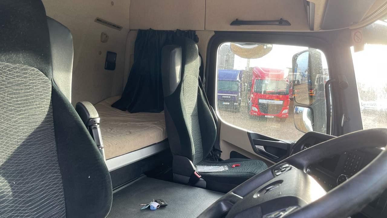 Φορτηγό μουσαμάς Mercedes-Benz Actros 1824: φωτογραφία 8 Φορτηγό μουσαμάς Mercedes-Benz Actros 1824: φωτογραφία 8