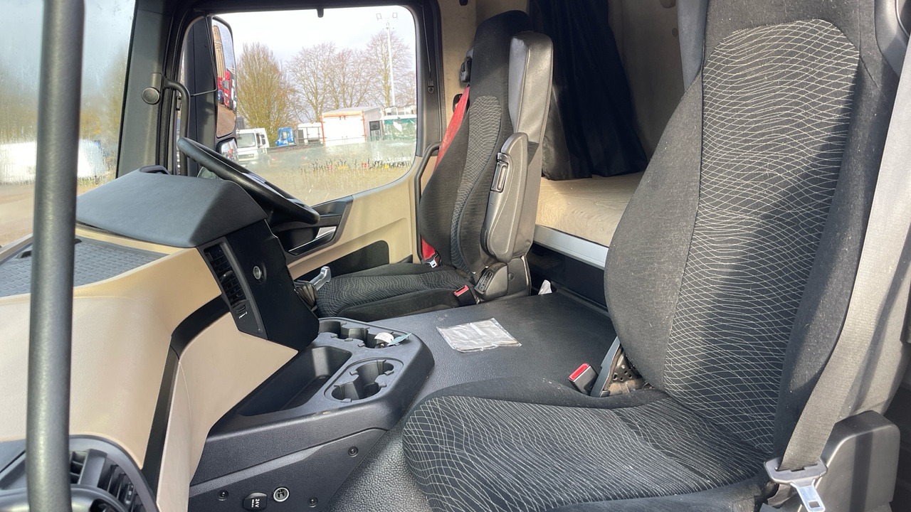 Φορτηγό μουσαμάς Mercedes-Benz Actros 1824: φωτογραφία 17 Φορτηγό μουσαμάς Mercedes-Benz Actros 1824: φωτογραφία 17