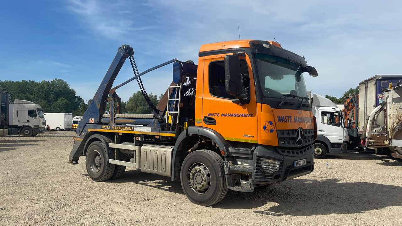 Mercedes-Benz Arocs 1824 - Φορτηγό καδοφόρος φορτωτής: φωτογραφία 1 Mercedes-Benz Arocs 1824 - Φορτηγό καδοφόρος φορτωτής: φωτογραφία 1