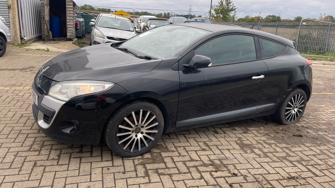 RENAULT MEGANE 1.6 DYNAMIQUE - Hatchback: φωτογραφία 2 RENAULT MEGANE 1.6 DYNAMIQUE - Hatchback: φωτογραφία 2