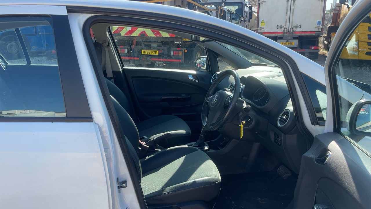 VAUXHALL CORSA 1.4I - Hatchback: φωτογραφία 5 VAUXHALL CORSA 1.4I - Hatchback: φωτογραφία 5