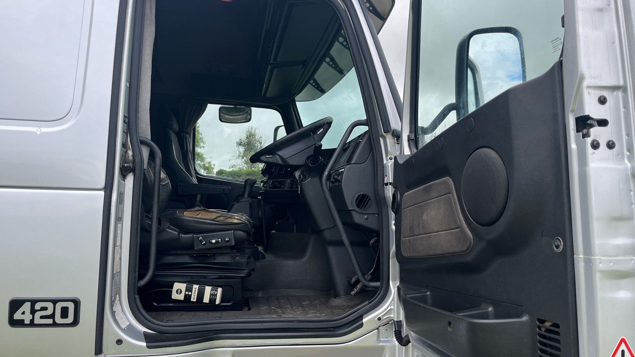 VOLVO FH12.420 SILVER EDITION - XL GLOBETROTTER - Τράκτορας: φωτογραφία 5 VOLVO FH12.420 SILVER EDITION - XL GLOBETROTTER - Τράκτορας: φωτογραφία 5