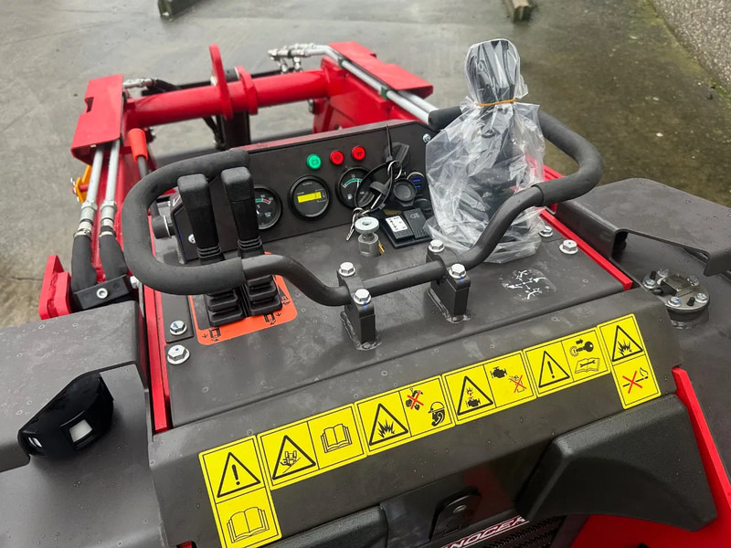 Rhinoceros KS925 - Μπουλντόζα: φωτογραφία 3 Rhinoceros KS925 - Μπουλντόζα: φωτογραφία 3