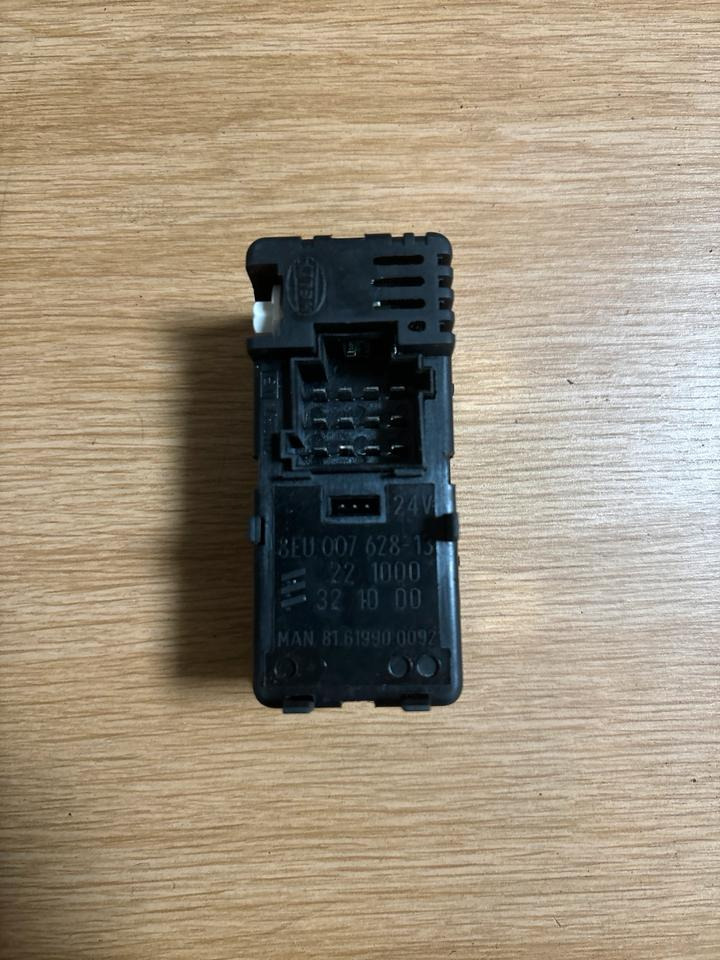 MAN Standheizung Steuergerät 81.61990-0092 - Ηλεκτρονική μονάδα ελέγχου για Φορτηγό: φωτογραφία 2 MAN Standheizung Steuergerät 81.61990-0092 - Ηλεκτρονική μονάδα ελέγχου για Φορτηγό: φωτογραφία 2