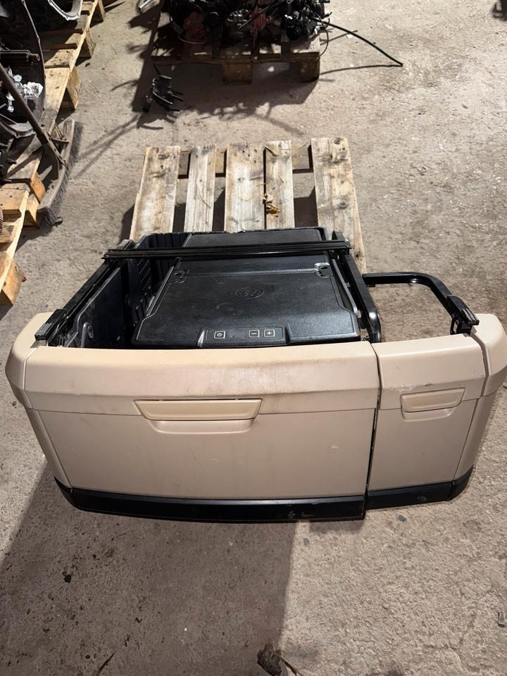 MAN TGX Kühlbox / Kühlschrank 81.63910-6163 - Καμπίνα και εσωτερικό για Φορτηγό: φωτογραφία 1 MAN TGX Kühlbox / Kühlschrank 81.63910-6163 - Καμπίνα και εσωτερικό για Φορτηγό: φωτογραφία 1