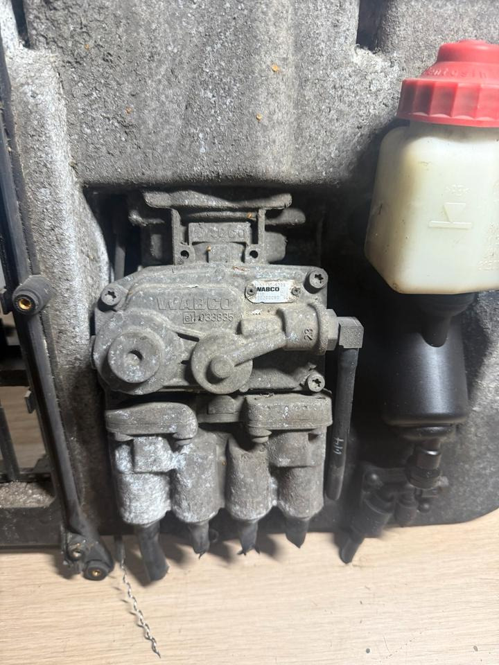 MAN WABCO Fußbremsventil 4800200090 - Εξαρτήματα φρένων για Φορτηγό: φωτογραφία 2 MAN WABCO Fußbremsventil 4800200090 - Εξαρτήματα φρένων για Φορτηγό: φωτογραφία 2