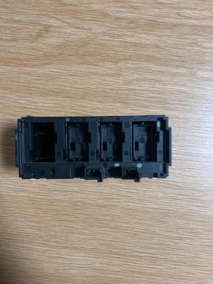 Mercedes-Benz Actros MP4 Kabinenlichtschalter A9605400046 - Ηλεκτρικό σύστημα για Φορτηγό: φωτογραφία 2 Mercedes-Benz Actros MP4 Kabinenlichtschalter A9605400046 - Ηλεκτρικό σύστημα για Φορτηγό: φωτογραφία 2