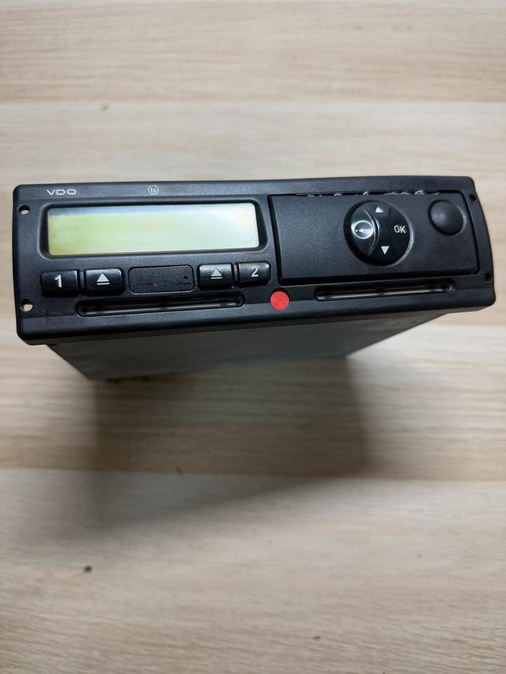 Mercedes Benz Actros MP4 VDO Tachograph A0014469033 - Ταχογράφος: φωτογραφία 2 Mercedes Benz Actros MP4 VDO Tachograph A0014469033 - Ταχογράφος: φωτογραφία 2