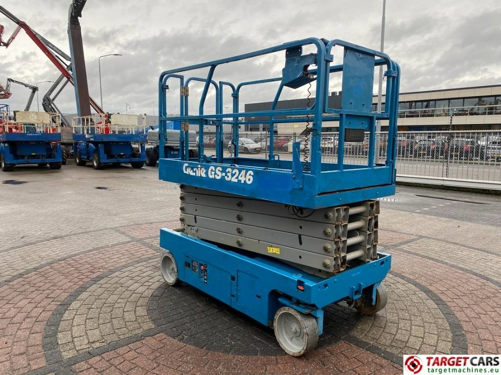 Genie GS-3246 Electric Scissor Work Lift 1175cm - Ψαλιδωτό ανυψωτικό: φωτογραφία 2 Genie GS-3246 Electric Scissor Work Lift 1175cm - Ψαλιδωτό ανυψωτικό: φωτογραφία 2