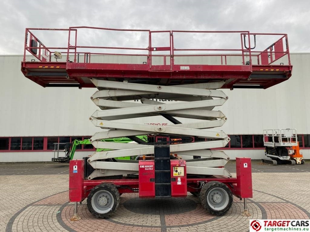 MEC 6092RT Diesel 4x4 Scissor Work Lift 2020cm - Ψαλιδωτό ανυψωτικό: φωτογραφία 5 MEC 6092RT Diesel 4x4 Scissor Work Lift 2020cm - Ψαλιδωτό ανυψωτικό: φωτογραφία 5