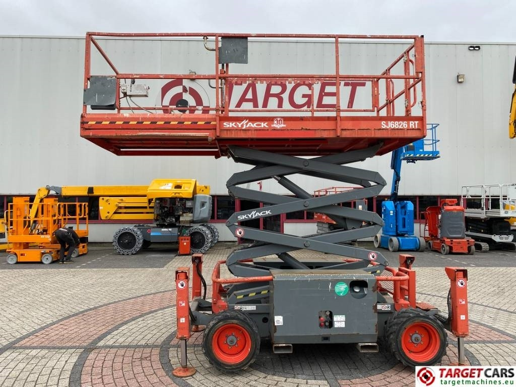 SkyJack SJ6826 RT Diesel 4x4 Scissor Work Lift 992cm  - Ψαλιδωτό ανυψωτικό: φωτογραφία 5 SkyJack SJ6826 RT Diesel 4x4 Scissor Work Lift 992cm  - Ψαλιδωτό ανυψωτικό: φωτογραφία 5