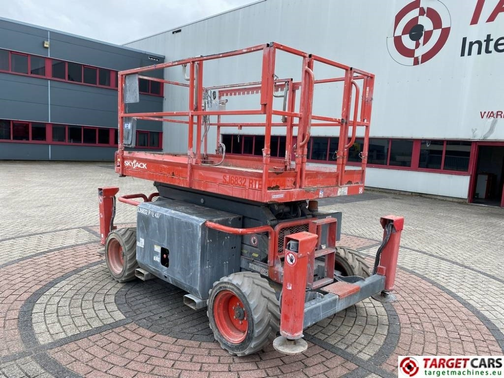 SkyJack SJ6832 RTE Electric 4x4 Scissor Work Lift 1175cm - Ψαλιδωτό ανυψωτικό: φωτογραφία 4 SkyJack SJ6832 RTE Electric 4x4 Scissor Work Lift 1175cm - Ψαλιδωτό ανυψωτικό: φωτογραφία 4