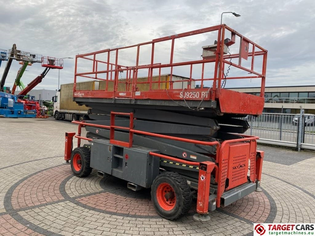 SkyJack SJ9250 RT Diesel 4x4 Scissor Work Lift 1720cm - Ψαλιδωτό ανυψωτικό: φωτογραφία 2 SkyJack SJ9250 RT Diesel 4x4 Scissor Work Lift 1720cm - Ψαλιδωτό ανυψωτικό: φωτογραφία 2