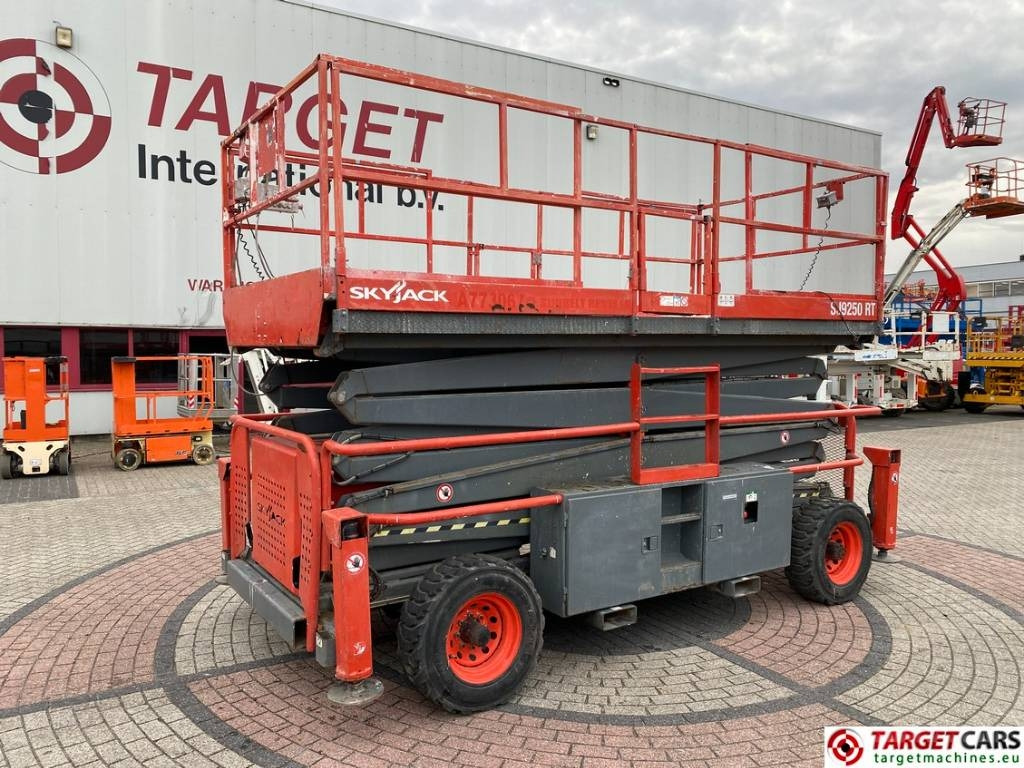 SkyJack SJ9250 RT Diesel 4x4 Scissor Work Lift 1720cm - Ψαλιδωτό ανυψωτικό: φωτογραφία 1 SkyJack SJ9250 RT Diesel 4x4 Scissor Work Lift 1720cm - Ψαλιδωτό ανυψωτικό: φωτογραφία 1