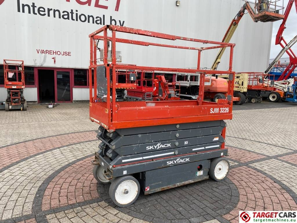 SkyJack SJIII-3226 Electric 3226 Scissor Work Lift 990cm - Ψαλιδωτό ανυψωτικό: φωτογραφία 1 SkyJack SJIII-3226 Electric 3226 Scissor Work Lift 990cm - Ψαλιδωτό ανυψωτικό: φωτογραφία 1