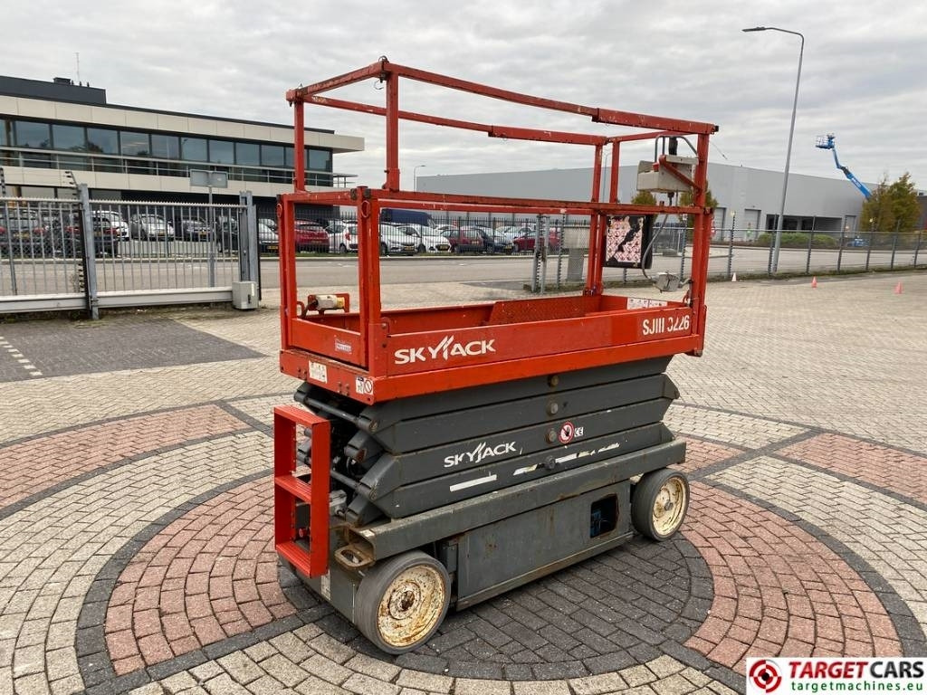 SkyJack SJIII-3226 Electric 3226 Scissor Work Lift 990cm - Ψαλιδωτό ανυψωτικό: φωτογραφία 3 SkyJack SJIII-3226 Electric 3226 Scissor Work Lift 990cm - Ψαλιδωτό ανυψωτικό: φωτογραφία 3